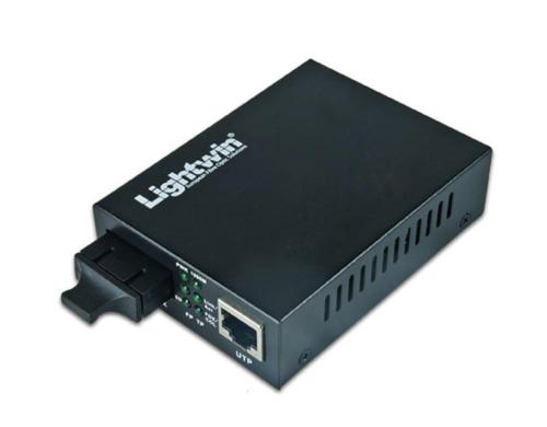 Lightwin Medienkonverter: 100Base-FX SC-Konnektor zu 100Mbps RJ45 LAN